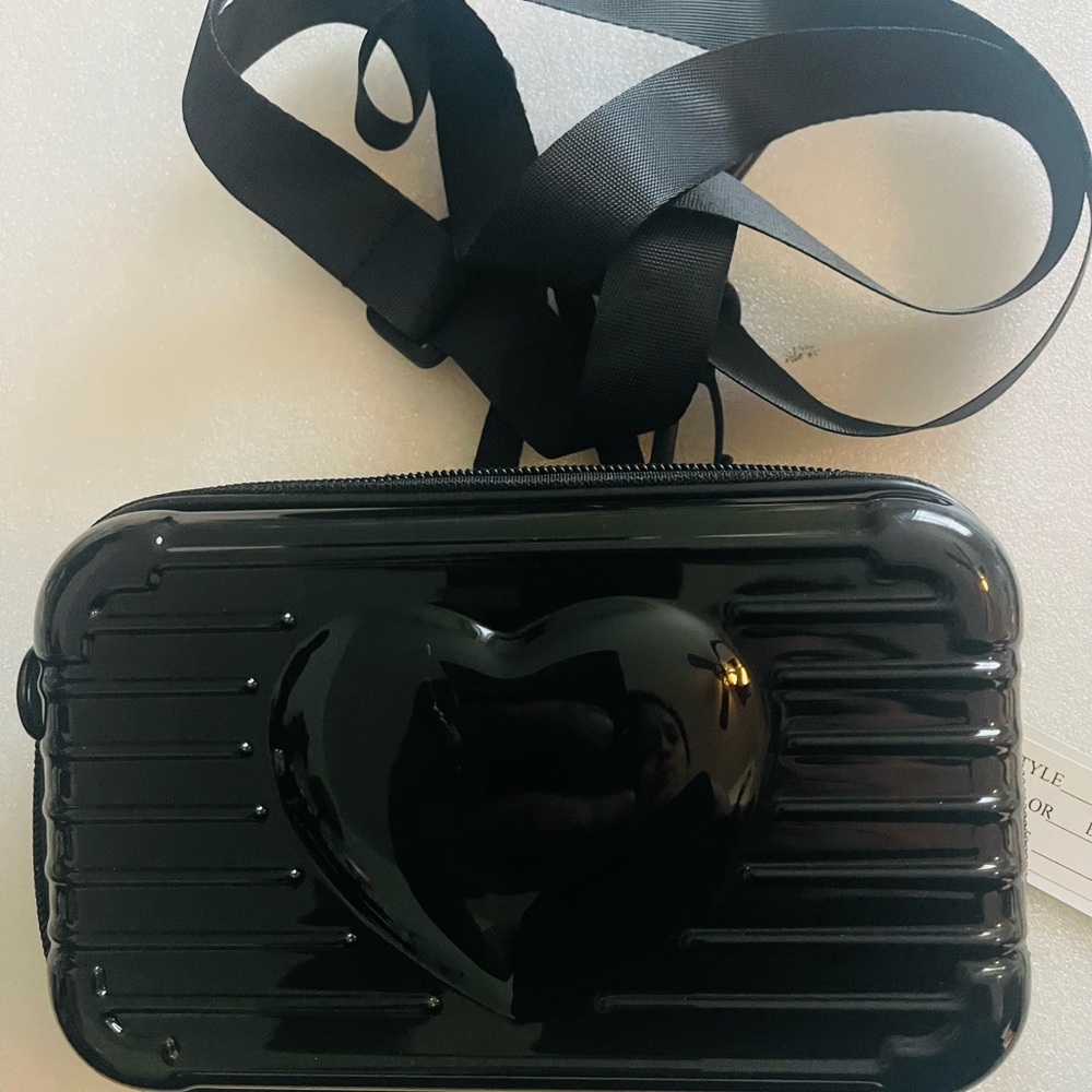 Black Heart-Shaped Crossbody Bag